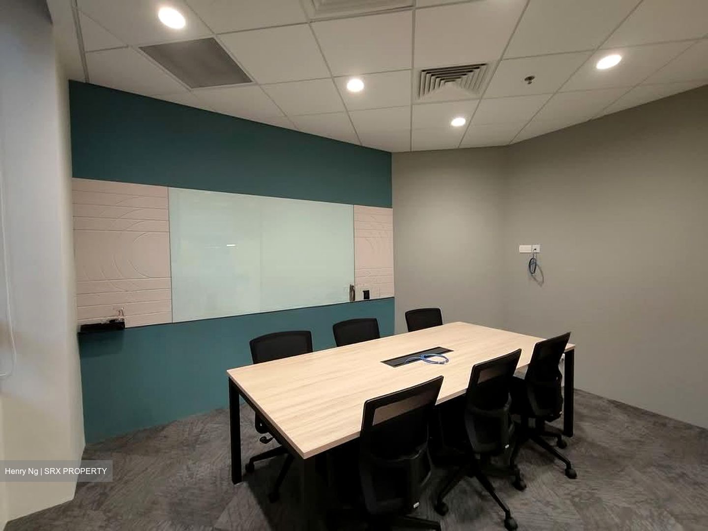 PLUS (D1), Office #537377191